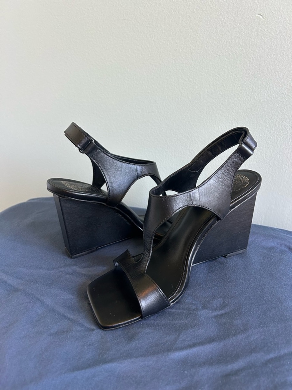 Vince Camuto Larahana Wedge Sandals Black - Picture 6 of 7